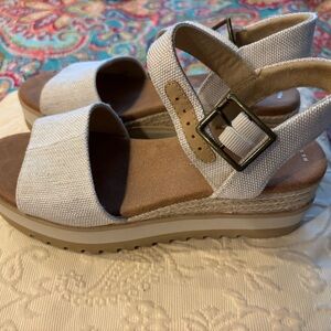 TOMS summer sandals, Size 6.5.  Never worn.